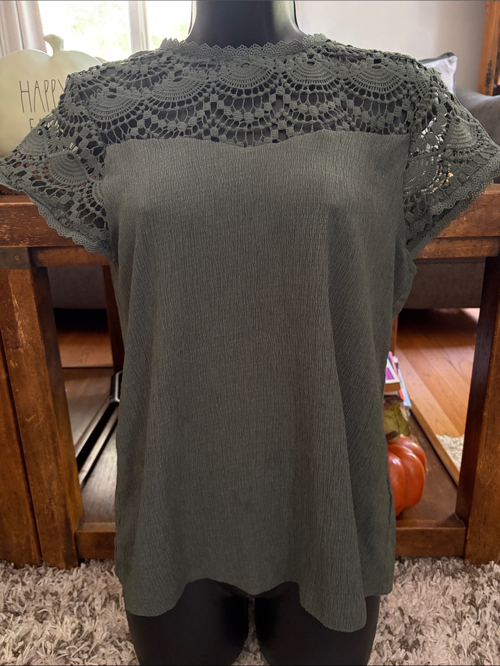 Cable & Gauge Olive Crochet Yoke Short Sleeve Top size Medium